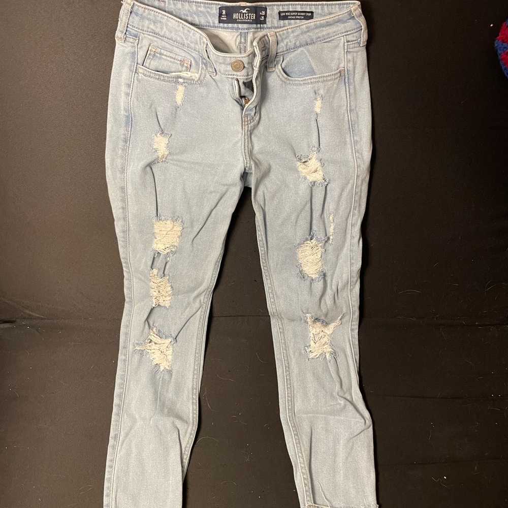 Size 3R Lightwash Distressed Hollister Super Skinny Crop Jeans